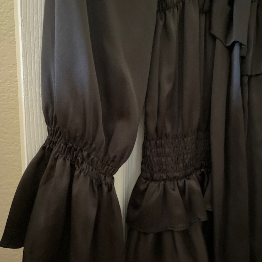 Elegant black blouse - Picture 6 of 6